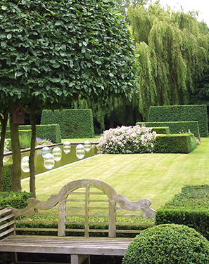 Klassieke tuin met waterpartij